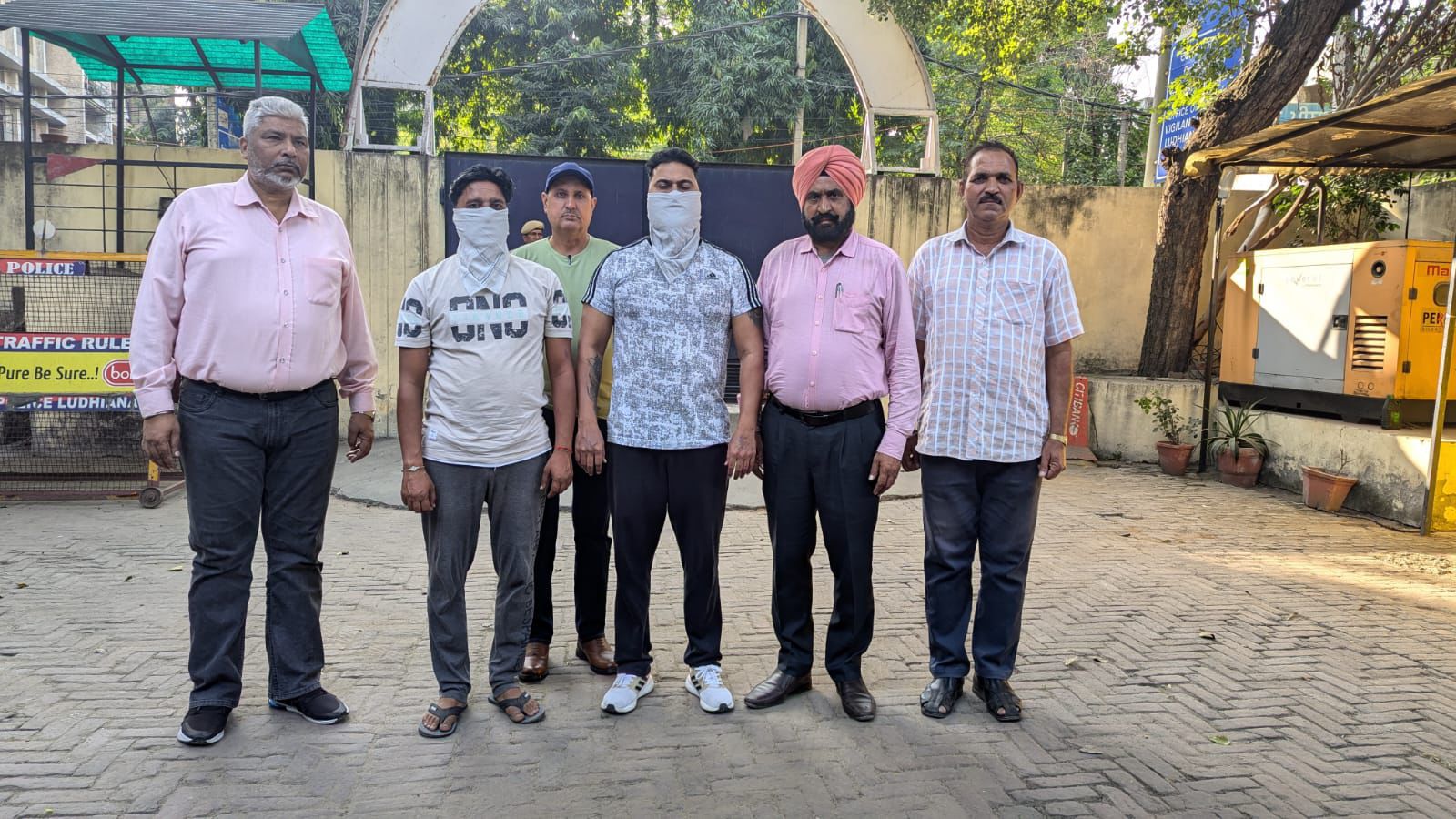 Vigilance Bureau ने 65000 रुपए रिश्वत लेते पूर्व पटवारी व उसके सहयोगी को किया गिरफ्तार