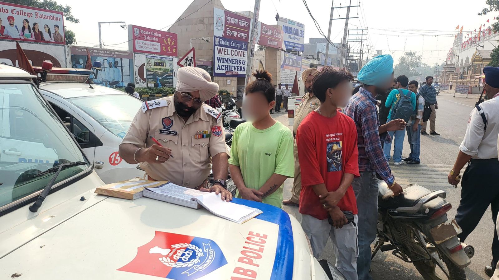 Jalandhar Commissionerate Police ने महिलाओं से छेड़छाड़ करने वालों पर कसा शिकंजा, 80 वाहन किए जब्त, 284 चालान काटे