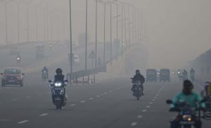 दीपावली से पहले ही खराब हो रही है आबो हवा, नोएडा और गाजियाबाद में AQI पहुंचा खतरनाक जोन में