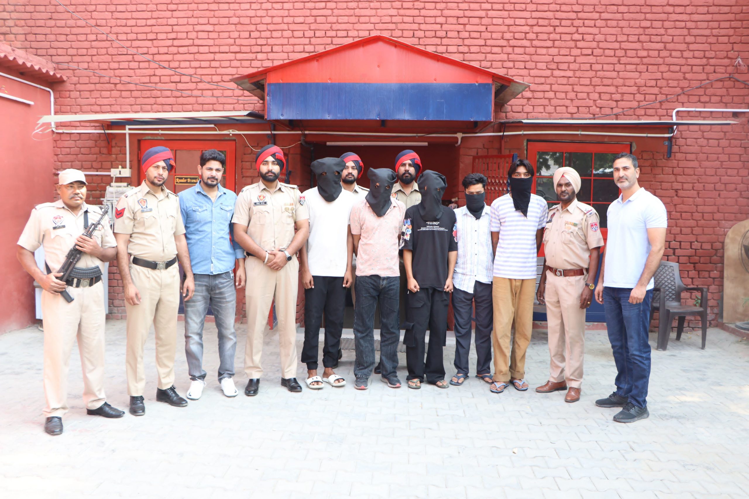 जालंधर कमिश्नरेट पुलिस की बड़ी कार्रवाईः बंबीहा-कौशल गैंग के मुख्य 5 सदस्य काबू, अवैध हथियार बरामद
