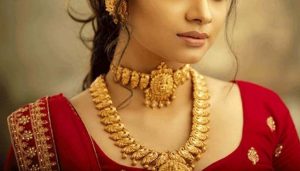 Gold Price : करवा चौथ पर पत्नियों को गहना गिफ्ट करना पड़ेगा महंगा, सोने का दाम आसमान पर