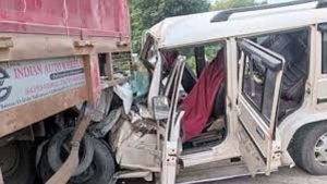 बड़ा हादसाः श्रद्धालुओं से भरी बोलेरो गाड़ी ट्रक से टकराई, 3 लोगों की मौत, 5 घायल