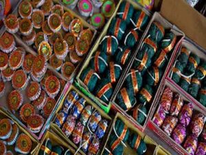 चित्रकूट में एक मकान से अवैध पटाखों का जखीरा बरामद, एक गिरफ्तार