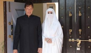सऊदी अरब पर Bushra Bibi के बयान से मचा बवाल, पत्नी के बचाव में आए Imran Khan तो बढ़ गया विवाद