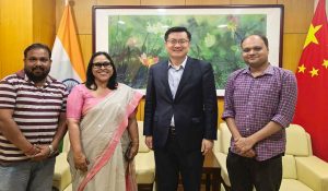 चीनी महावाणिज्यदूत शू वेई ने कोलकाता अंतर्राष्ट्रीय बाल फिल्म महोत्सव की अधिकारी से की मुलाकात