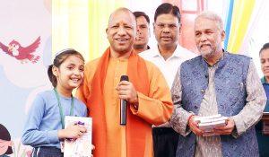 Gomti Book Mahotsav : टेक्नोलॉजी के दास न बनें, पुस्तकों की ओर लौटें : CM Yogi
