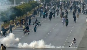 Imran Khan की पार्टी ने Islamabad में विरोध प्रदर्शन रोका, बीती रात कार्रवाई में 4 लोगों की मौत