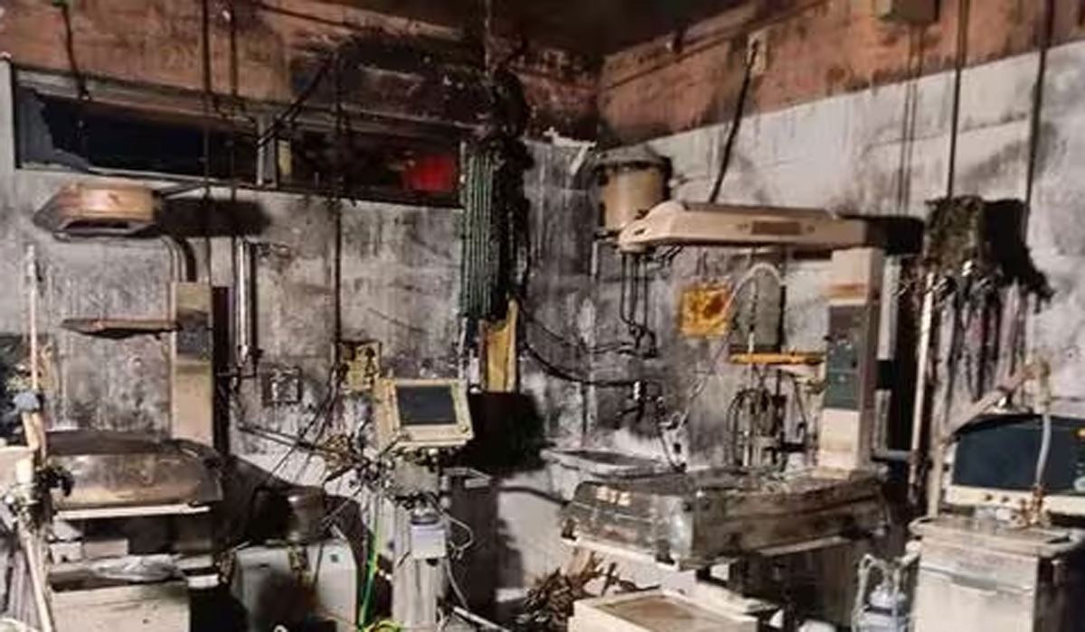 Jhansi Medical Hospital Fire : Yogi सरकार का एक्शन, प्रधानाचार्य हटाए गए, 3 सस्पेंड