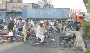 Pakistan की राजधानी किले में हुई तब्दील… सड़कें शिपिंग कंटेनर से ब्लॉक, इंटरनेट-मोबाइल सर्विस बंद, सेना को बुलाया