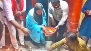 UP By- Election : सपा प्रत्याशी Naseem Solanki के खिलाफ फतवा जारी, शिव मंदिर में की थी पूजा