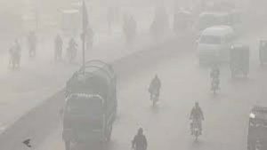 Pakistan Pollution: पाकिस्तान में साँस लेना हुआ मुश्किल, AQI हुआ 1900 पार