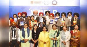 विदेश से गैर-पंजाबी छात्र पंजाबी भाषा और सिख गुरुओं के दर्शन का अध्ययन करने के लिए आ रहे हैं चंडीगढ़ विश्वविद्यालय