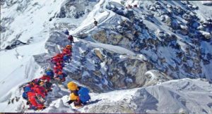 नेपाल ने 1,270 पर्वतारोहियों को दी 45 चोटियों पर चढ़ने की अनुमति