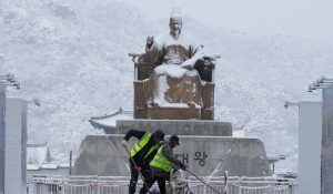 South Korea : Seoul में भयंकर बर्फीले तूफान के कारण सैकड़ों उड़ानें हुई रद्द