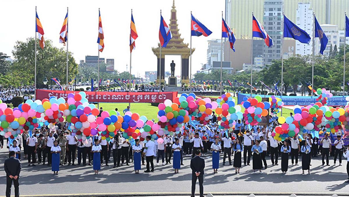 Independence Day in Cambodia : कंबोडिया ने मनाई आजादी की 71वीं वर्षगांठ, राजधानी में हुआ भव्य कार्यक्रम