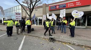 Canada : हड़ताल पर 55, 000 डाक कर्मचारी, पोस्टल सेवाएं प्रभावित