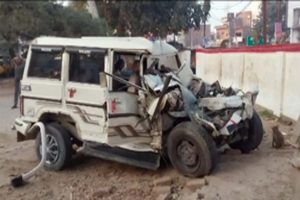 बोलेरो और बस की टक्कर में 5 की मौत, 4 घायल, सीएम योगी ने लिया हादसे का संज्ञान