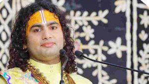 प्रसिद्ध कथावाचक अनिरुद्धाचार्य के आश्रम में श्रद्धालुओं के उपर गिरी गर्म खिचड़ी, मची अफरा-तफरी, कई महिलाएं झुलसीं