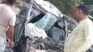 नोएडा एक्सप्रेसवे पर दर्दनाक सड़क हादसा, एक ही परिवार के 5 लोगों की मौत, खड़े ट्रक में पीछे से घुसी कार