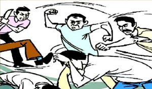 एटा में जमीन विवाद को लेकर हिंसक झड़प, 16 नामजद समेत 150 के खिलाफ प्राथमिकी दर्ज, 2 गिरफ्तार