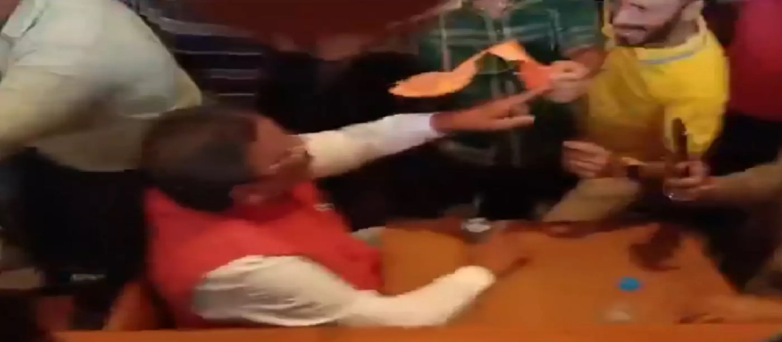 महाराष्ट्र के वसई विरार में हंगामा, BJP नेता पर बहुजन विकास अघाड़ी ने लगाया पैसा बांटने का आरोप, मची खलबली