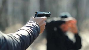 वाराणसी में सनकी व्यक्ति ने अपने ही परिवार के 4 लोगों की गोली मारकर हत्या की, जानें वजह