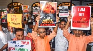 बांग्लादेश में 2 हिंदू भिक्षु गिरफ्तार, चटगांव के 70 अल्पसंख्यक वकीलों-पत्रकारों पर केस दर्ज