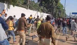 BPSC कार्यालय घेरने पहुंचे छात्र, पुलिस ने की लाठीचार्ज… कई छात्र हुए घायल
