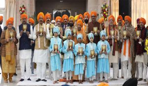 CM Yogi Adityanath ने वीर बाल दिवस पर दी श्रद्धांजलि, गुरु परंपरा के अद्वितीय योगदान को सराहा