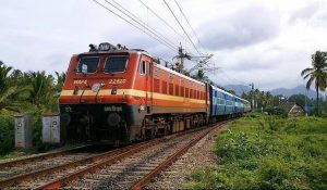 “यात्रीगण कृपया ध्यान दें”, महिला की नहीं, ये एक पुरुष की आवाज है…जानिए क्या है पूरी कहानी