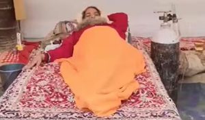 Maha Kumbh में दिखा आस्था का अद्भुत उदाहरण, ऑक्सीजन सिलेंडर पर निर्भर इंद्र गिरी महाराज पहुंचे प्रयागराज