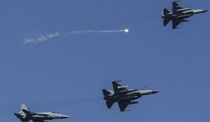 Afghanistan में Pakistan की एयर स्ट्राइक, महिलाओं और बच्चों सहित 15 की हुई मौत