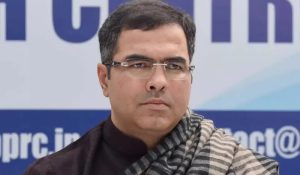 AAP ने BJP नेता पर लगाया नोट बांटने का आरोप, भाजपा नेता प्रवेश वर्मा ने दिया ये जवाब