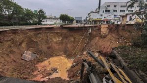 चीन के शेनझेन शहर में रेलवे निर्माण स्थल पर धंसी जमीन, 13 लोग लापता, रेस्क्यू जारी