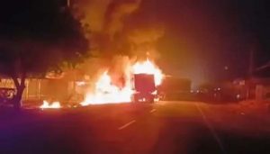 Hamirpur accident : दो ट्रकों की टक्कर होने के बाद लगी आग, दो व्यक्तियों की हुई मौत