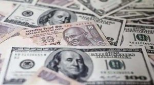 रुपया शुरुआती कारोबार में 1 पैसे की गिरावट के साथ 84.92 प्रति डॉलर पर पहुंचा