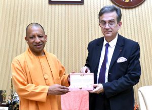 फ्रांस के राजदूत डॉ.थियरी माथू ने CM योगी से की शिष्टाचार भेंट