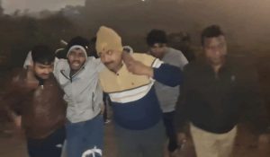 चार बदमाश मुठभेड़ में गिरफ्तार, व्यापारी से लूट और किडनैपिंग में थे वांछित