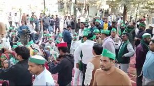 किसानों का आरोप, जबरन दरवाजा तोड़कर ले गई पुलिस, फिर से जीरो पॉइंट पर आने का आह्वान