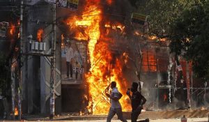 Bangladesh में हिंदुओं के खिलाफ अत्याचार, मंदिर तोड़े, जलाईं जा रही मूर्तियां… आखिर क्या है नफरत की वजह