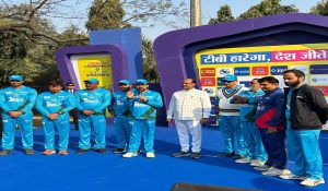 राज्यसभा और लोकसभा सांसदों के बीच क्रिकेट मुकाबला, अनुराग ठाकुर ने खेली शतकीय पारी