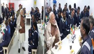 PM MODI ने कुवैत में गल्फ स्पिक लेबर कैंप का किया दौरा, भारतीय श्रमिकों से की बातचीत