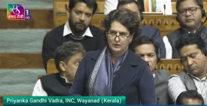 Parliament Winter Session : ‘संविधान हमारी आवाज है, यह सिर्फ दस्तावेज नहीं है’, लोकसभा में सत्ता पक्ष पर भड़कीं प्रियंका गांधी