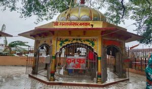 Maha Kumbh 2025 : प्राचीन Mankameshwar Temple में पूरी होती हैं सभी मनोकामनाएं, भगवान राम ने भी की थी यहां पूजा