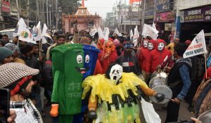Yogi सरकार के दिव्य, भव्य और स्वच्छ महाकुम्भ का संदेश जन-जन तक पहुंचाने के लिए निकाली गई स्वच्छता रथ यात्रा