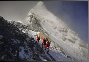 Mount Everest पर चढ़ाई के लिए नेपाल ने बढ़ाया परमिट शुल्क, अब देने पड़ेंगे 15,000 अमेरिकी डॉलर