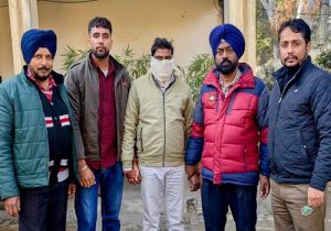 हर महीने रिश्वत की किश्त लेने के आरोप में नगर निगम का लंबरदार गिरफ्तार