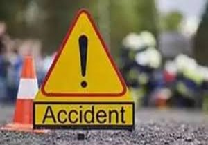 ललितपुर में डम्फर की टक्कर से स्कूटी सवार छात्रा की मौत, दो घायल