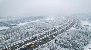China Weather : चीन ने शीत लहर और घने कोहरे के लिए अलर्ट किया जारी
