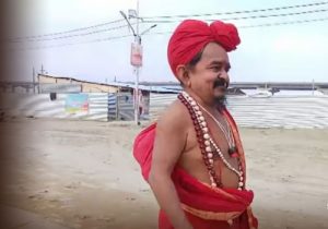 Maha Khumbh: 32 साल से बिना नहाए छोटू बाबा महाकुंभ मेले में बने आकर्षण का केंद्र